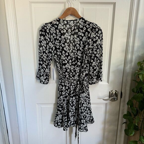 NWT Reformation Zoe Wrap Dress in Elaine Size XS - Picture 9 of 10